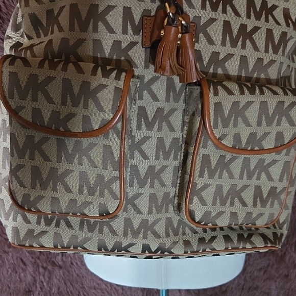 Michael Kors Jet Set Signature Flap Tech backpack - Picture 7 of 10
